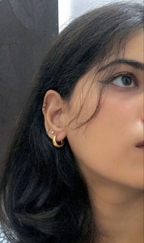 Ear Piercing Hoop Ideas, Gold Hoop Earrings Piercings, Earring Piercing Ideas Simple, Earring On Ear, Second Ear Piercing Indian, Double Piercing Hoops, Both Ear Piercings, Two Holes Ear Piercing, Two Earlobe Piercings