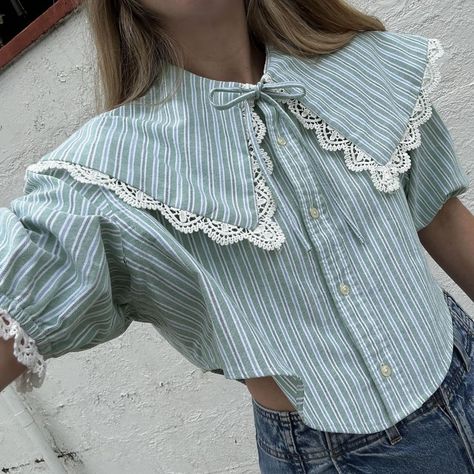 Short sleeve crop in the mix | Instagram Button Down Upcycle, Cropped Shirt, Satijnen Blouses, Cotton Suit Designs, Construction Outfit, Batik Fashion, Everyday Fashion Outfits, Casual Day Outfits, Vintage Dress Patterns