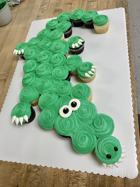 Alligator Pull Apart Cupcakes, Crocodile Cupcake Cake, Alligator Cupcake Cake, Bayou Birthday Cake, Aligator Cake Ideas, Reptile Themed Birthday Cake, Crocodile Hunter Birthday Party, Crocodile Cakes For Kids, Alligator Cake Ideas