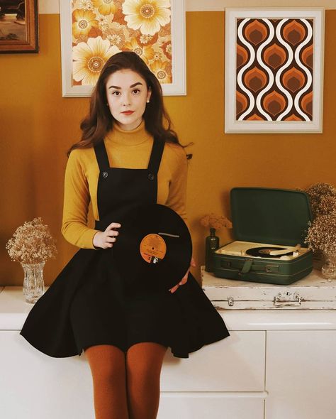 Late 60s Aesthetic, Style Inspo Vintage, Fashion Instagram Accounts, Vintage Soul, Vintage Inspired Outfits, Moda Vintage, Look Vintage, 50s Fashion, Mode Vintage