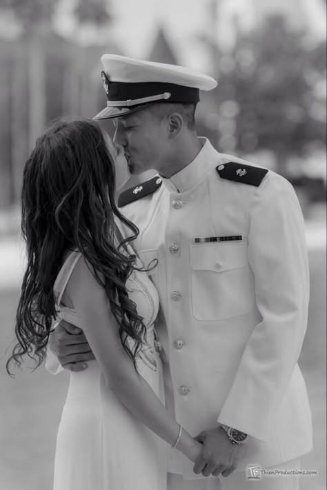 NAVY COUPLE WOOHOO Navy Couple Aesthetic, Navy Couple Photoshoot, Merchant Navy Couple, Navy Couple Pictures, Navy Couple, Marine Photography, Soldier Love, Interracial Couples Bwwm, Marine Wedding