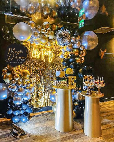 Golden Years Party Ideas, Golden Age Birthday Party Ideas, Golden Party Theme, 70 Birthday Party Ideas Decorations, Luxury Birthday Party Decorations, Golden Age Party, Golden Year Birthday Ideas, Golden Party Decorations, Men Birthday Party Ideas Decoration