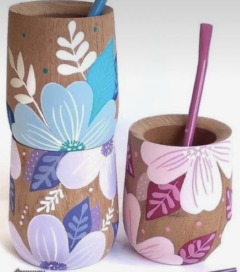 Mate Idea, Wooden Cups, Diy Pottery Painting, Flower Pot Art, Plant Pot Diy, Painted Pots Diy, Painted Plant Pots, Painted Clay Pots, Jar Art