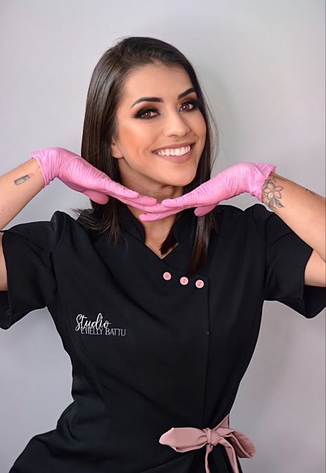 Uniform For Beauty Salon, Esthetician Outfit Spa Uniform, Nail Salon Outfit, Esthetician Outfit Ideas, Beauty Salon Uniform Ideas, Beauty Uniform, Salon Uniform, Beauty Uniforms, Beauty Room Salon