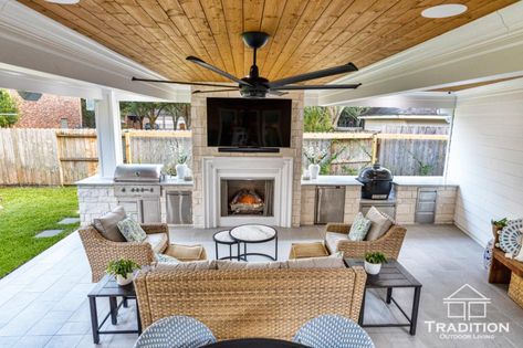 Roofed Outdoor Area, Lanai Ideas Small Outdoor Living, Outdoor Kitchen Seating Area, Covered Outdoor Lounge Area, Outdoor Fireplace Bbq Combo, Outdoor Kitchen In Screened Porch, Outdoor Patio Ideas With Kitchen, Outdoor Kitchen Covered Patio, Outdoor Kitchen Under Covered Patio