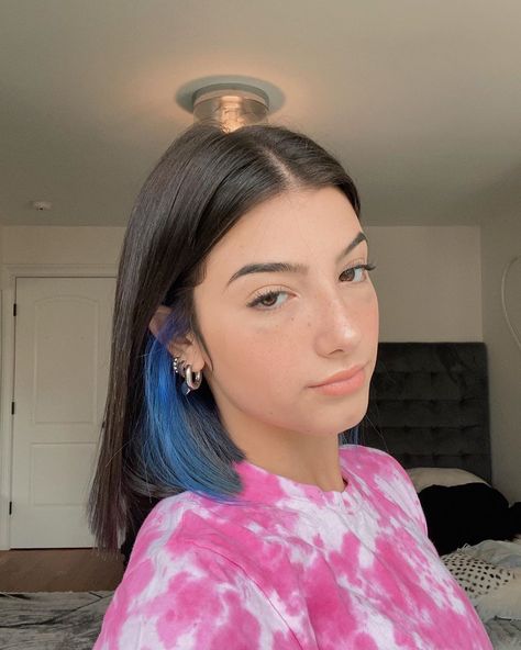 90s Grunge Hair, Dyed Hair Blue, Short Grunge Hair, Hair Color Underneath, New Hair Trends, Hair Color Streaks, Hair Streaks, Short Hair Color, Hair Color Blue