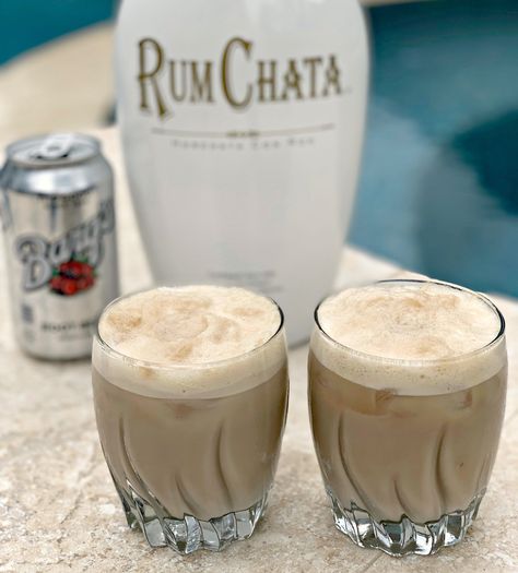 RumChata Root Beer Floats Rumchata Recipes Drink, Rumchata Cocktails, Alcohol Treats, Rumchata Drinks, Root Beer Float Recipe, Root Beer Float Pie, Rumchata Recipes, Party Beverages, The Cookin Chicks