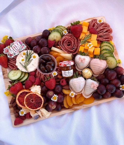 Cheers to the ultimate spread for the queen! Special Mother’s day board💕 Featuring: @goldengather ✨ #mothersday #mothers #motherdaygift #charcuterie #charcuterieboard #cheese #cheeseboard #grazingboard #instadaily #explorenow #party #food #sustainability #ecofriendlyproducts #charityleaf #beautiful Food Sustainability, Palm Leaf Plates, Leaf Plates, Charcuterie Boards, May 17, Charcuterie Board, Finger Foods, Party Food, The Queen