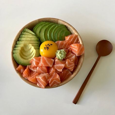 this is such a cute bowl and healthy! easy to make with only three ingredients God Mat, Think Food, Idee Pasto Sano, Food Obsession, Cafe Food, Pretty Food, Food Cravings, I Love Food, Cute Food