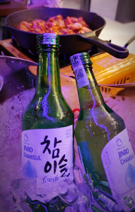 Korean Drinks Aesthetic Soju, Korean Soju Aesthetic, Drink Beer With Friends, Soju Aesthetic Night, Soju Fake Story, Beer Aesthetic Drinking, Korea Drink, Minerva University, Soju Aesthetic