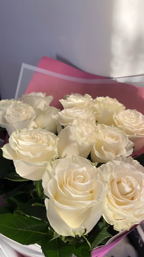 Bouquet Of White Roses, Roses Bouquet Gift, Dozen Red Roses, White Rose Bouquet, Good Morning Roses, Mini Cakes Birthday, Pastel Roses, Flower Meanings, Nothing But Flowers