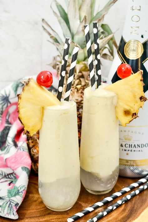 Cute Mimosa, Easter Breakfast Recipes, Drinks Party Ideas, Wine Marinade, Pineapple Wine, Mimosa Recipes, Easter Brunch Ideas, Wine Spritzer, Specialty Beer