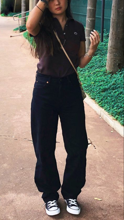 Black Polo With Jeans, Converse Sneakers Women Outfit, Polo Tops Outfit, Highcut Converse Outfit Pants, Womens Polo Outfit, Brown Top Black Jeans, Outfits With Brown Converse High Tops, Polo Jeans Outfit Women, Lacoste Outfit Street Styles