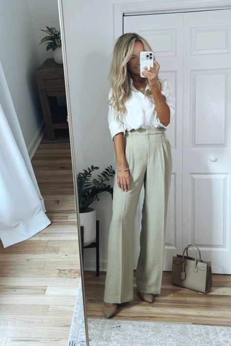 Wide Leg Pants Outfit Work, Conference Outfit, Job Clothes, Teaching Outfits, Corporate Attire, Corporate Fashion, Professional Outfits Women, Pantsuits For Women, Stylish Work Outfits