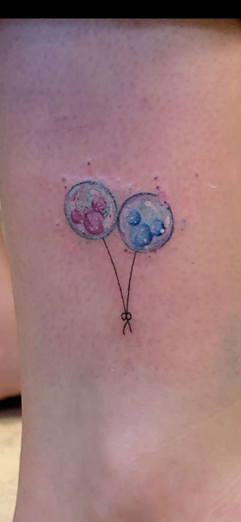 Disney Ballon Tattoos, Disney Balloon Nails, Disney Balloon Tattoo, Mickey Balloon Tattoo, Piglet Tattoo, Cute Disney Tattoos, Disney Balloon, Kawaii Tattoos, Purple Flower Tattoos