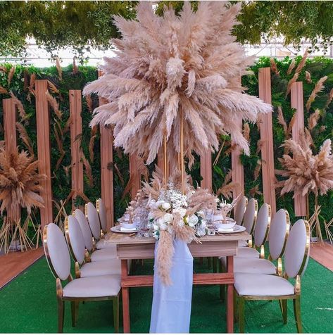 Glam Boho Decor, Glam Boho Wedding, Boho Decor Style, Sweetheart Table Decor, Red Wedding Decorations, Fall Centerpieces, Sweetheart Table Wedding, Glam Boho, Beautiful Outdoor Wedding