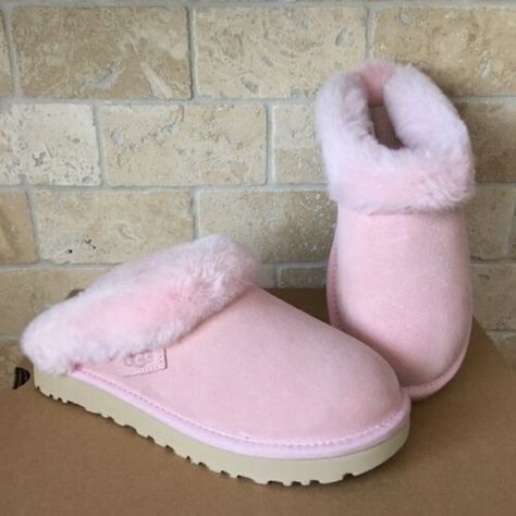 Beanie And Uggs Outfit, Red Ugg Tasman Slippers Outfit, Pink Fall Clothes, Pink Ugg Slides, Slippers Boot, Uggs Pink, Princess Slippers, Pink Ugg Slippers, Uggs Slippers