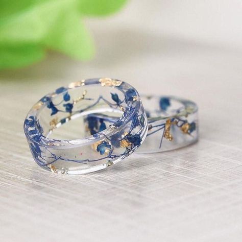 Aesthetic Resin Jewelry, Resin Flower Ring, Resin Jewelry Ideas Inspiration, Dried Flower Ring, Resin Jewelry Aesthetic, Dried Flower Resin Jewelry, Tension Setting Ring, Matching Rings Aesthetic, Resin Products Ideas