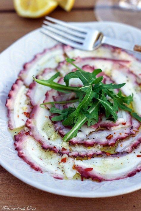 Bistro Ideas, Octopus Carpaccio, Carpaccio Recipe, Octopus Recipes, Fav Food, Shellfish Recipes, Seafood Pasta, Salsa Verde, Food Platters