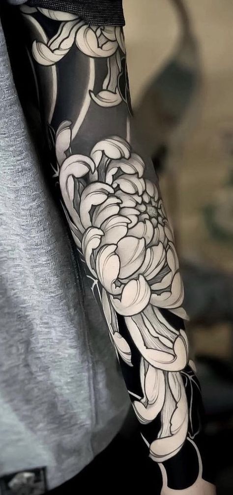 Tato Irezumi, Mangas Tattoo, Tattoo Sleeve Filler, Geometric Sleeve Tattoo, Chrysanthemum Tattoo, Full Back Tattoos, Irezumi Tattoos, Japanese Sleeve Tattoos, Japanese Tattoo Designs