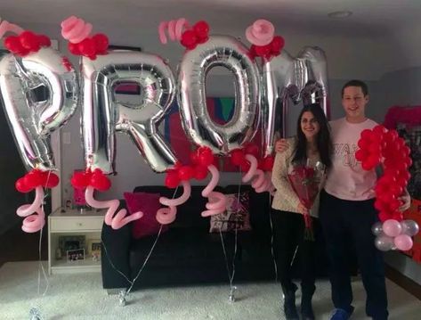 22 Cute and Romantic Promposal Ideas You Need to See - Raising Teens Today Prom Balloons Proposal, Prom Date Invitation Ideas, Big Promposal Ideas, Balloon Promposal, Cutest Promposals, Prom Asks, Best Prom Proposals, Dance Asks, Creative Prom Proposal Ideas