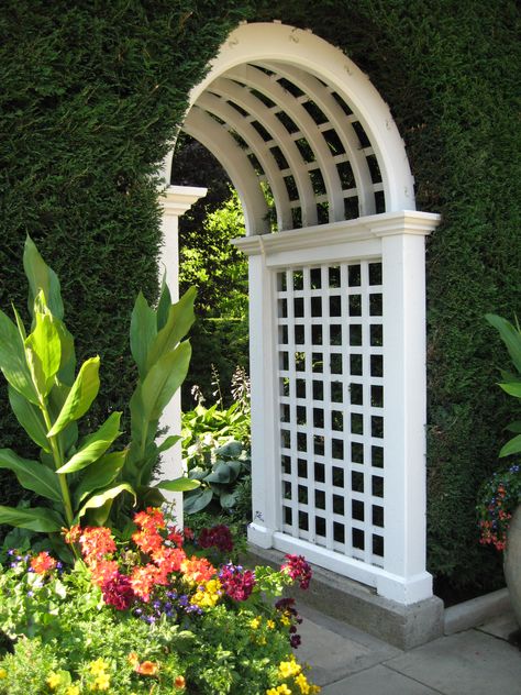 Gate Trellis Entrance, Garden Trellis Wall, Gate With Trellis, Trellis With Gate Entrance, 1930 Garden Design, Garden Gates And Fences Entrance Trellis, Fence With Arched Gate, Garden Archway, Garden Gate Design