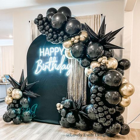 30th Birthday Backdrop Ideas Men, Backdrop For Men Birthday, Men’s Birthday Decor, Balloon Garland For Men, 30th Birthday Backdrop Ideas, Luxury Birthday Party Decorations, 30 Birthday Ideas For Men, Black Backdrop Birthday, Man Birthday Backdrop