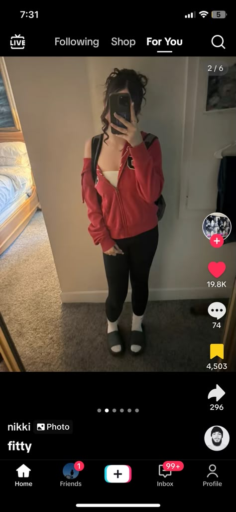 All Black Outfits For School, Black Leggings Outfit School, Red Gap Hoodie Outfit, Outfit Ideas For The Movies, Friday School Outfit, Gap Sweater Outfit, Cute Home Outfits, Gap Hoodie Outfit, Lazy School Outfit