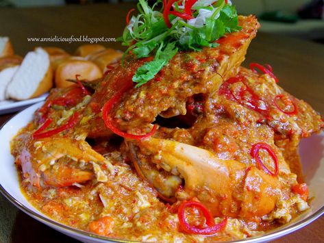 Chilli Crab Singapore, Chili Crab Recipe, Chilli Crab Recipe, Chilli Crab, Crab Dishes, Berbuka Puasa, Singapore Food, Spicy Dishes, Crab Recipes