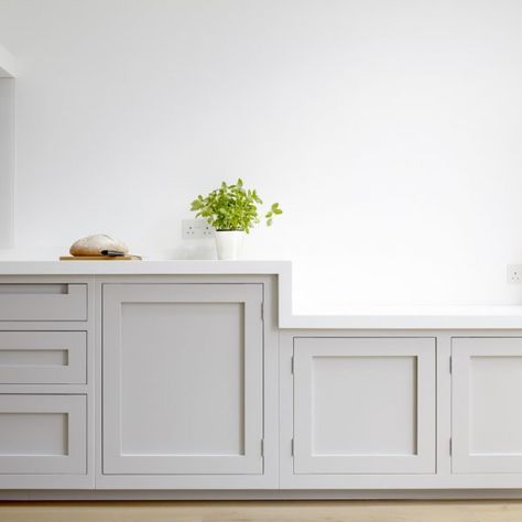 Handless Shaker Kitchen, Shaker Kitchen Doors, Modern Shaker Kitchen, Kitchen Shaker, Shaker Kitchens, Sydney House, White Shaker Kitchen, Handleless Kitchen, Kitchen Styles