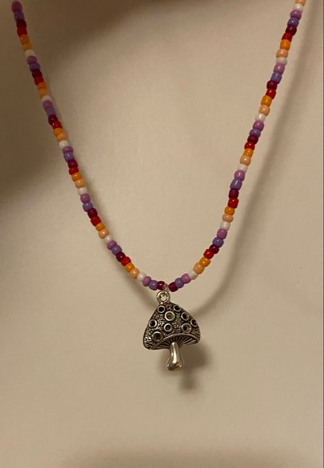 lesbian flag beaded necklace with mushroom charm Lesbian Necklace Beads, Pride Necklace Diy, Lesbian Beaded Necklace, Lesbian Pride Jewellery, Lesbian Jewelry Diy, Lesbian Crafts, Pride Jewelry Diy, Bead Necklace Designs, Lesbian Necklace