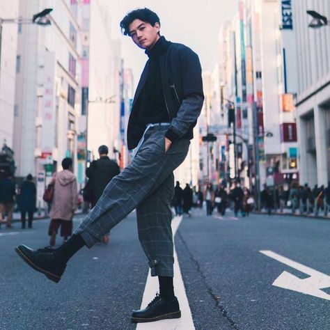 Black Chelsea Boots Men Outfit, Converse Men Outfit, Vintage Men Outfit, Dr Martens Men Outfit, Joggers Men Outfit, Doc Martens Outfit Men, Black Chinos Men, Chinos Men Outfit, Loafers Men Outfit