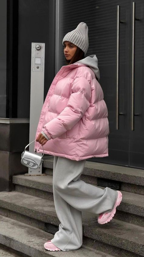 Pink Combination Outfit, Gray And Pink Outfit, Grey Pink Outfit, Pink Gray Outfit, Grey And Pink Outfit, Pink And Gray Outfit, Pink Puffer Jacket Outfit, Pink And Grey Outfit, Pink Street Style