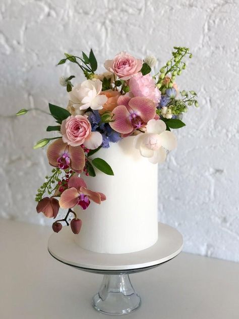 Single Tier Cake, Ganache Cake, Summer Wedding Cakes, Summer Wedding Decorations, Fresh Flower Cake, Engagement Cakes, Elegant Cakes, Tiered Wedding Cake, Floral Cake