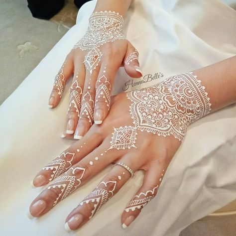 White Mehendi, Henna Nail Art, White Henna Tattoo, Henna Hand Designs, White Henna Designs, Wedding Henna Designs, Henna Tutorial, Red Henna, Henna Nails