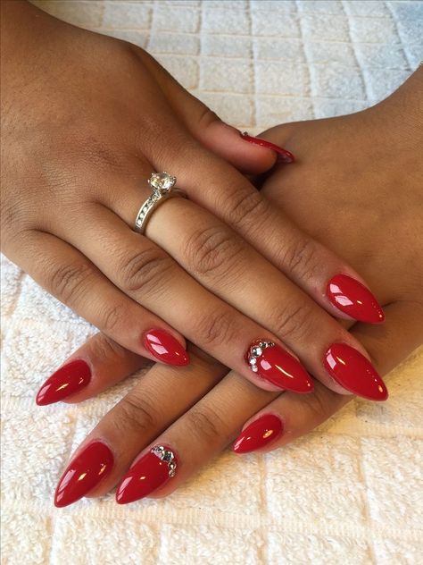 Red Shimmer Nails, Short Red Nails, Stilleto Nails Designs, Engagement Nails, Winter Nails Acrylic, Modern Nails, Nail Patterns, Star Nails, Diamond Nails