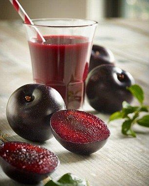 Benefits Of Plums, Plum Juice Benefits, Plum Drink Recipe, Plum Pudding Model, Plum Juice, Plum Varieties, Health Trends, Food Supply, Low Energy