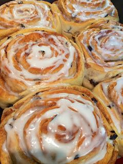 Chelsea Buns Recipe, Chelsea Bun Recipe, Buns Recipe Easy, Chelsea Buns, British Baking Show Recipes, Thermomix Bread, Chelsea Bun, Break Fast, Buns Recipe