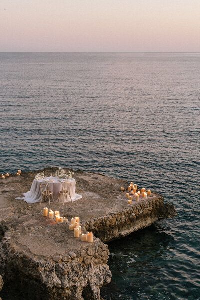 romantic elopement spot by the sea in mallorca Wedding In A Cave, All Candles Wedding, Cool Proposal Ideas, Ethereal Beach Wedding, Italy Beach Wedding, Ocean Wedding Aesthetic, Spanish Beach Wedding, Classy Beach Wedding Decor, Mediterranean Wedding Aesthetic