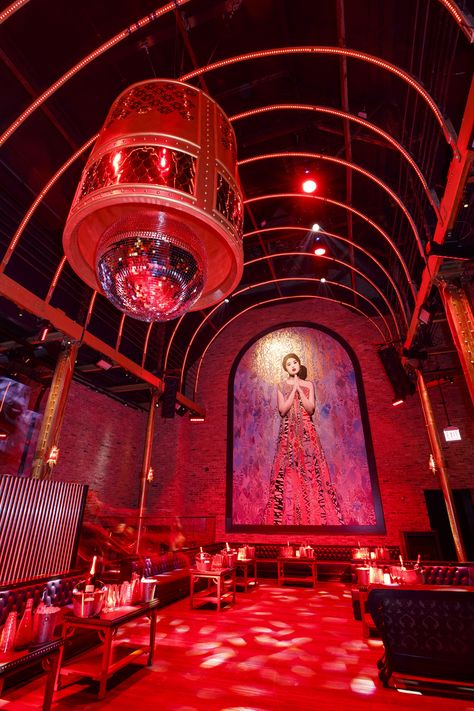 Take a look inside Tao Chicago's ornate River North nightclub Chicago Night Clubs, Rooftop Chicago, Skyline Mural, Tao Nightclub, Ladies Event, Cowboys & Aliens, Luxury Couch, Inspired Photos, Chicago At Night