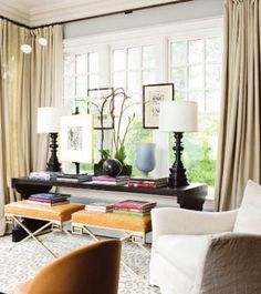 Console table in front of a large window. The airiness of it and ... Design Salon, Pretty Room, Luxury House Designs, Style At Home, A Living Room, My New Room, Home Fashion, Home Interior, Room Inspiration