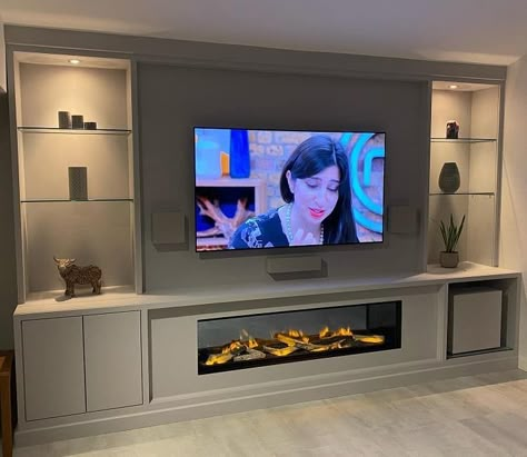 Entertainment Center Ideas, Feature Wall Living Room, Built In Shelves Living Room, Living Room Wall Units, Living Room Built Ins, Living Room Entertainment Center, Tv Room Design, Living Room Decor Fireplace, Living Room Entertainment