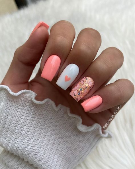 15 Simple Spring Nail Ideas - Fresh Designs for 2023 Nail Classy, Peach Colored Nails, Nail 2024, Simple Spring Nails, Cute Pink Nails, Summer Gel Nails, Peach Nails, Spring Nail Trends, Stylish Nails Designs