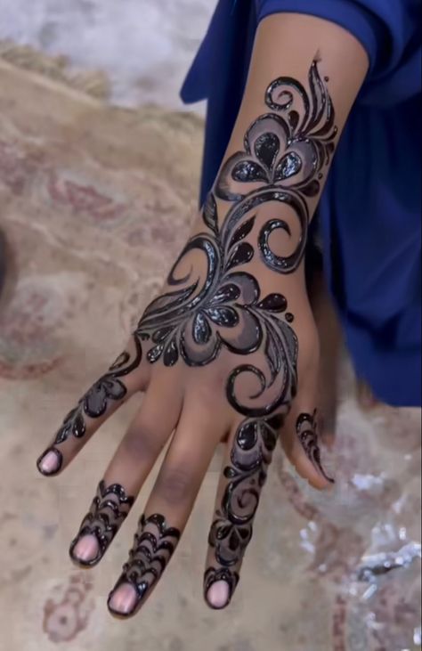 Sudanese Henna Hand, Sudan Henna Design, Black Henna Designs Somali, West African Henna Designs, Lalle Design, Henna Designs Sudanese, Sudani Henna Design, Henna Sudan, Hinna Styles