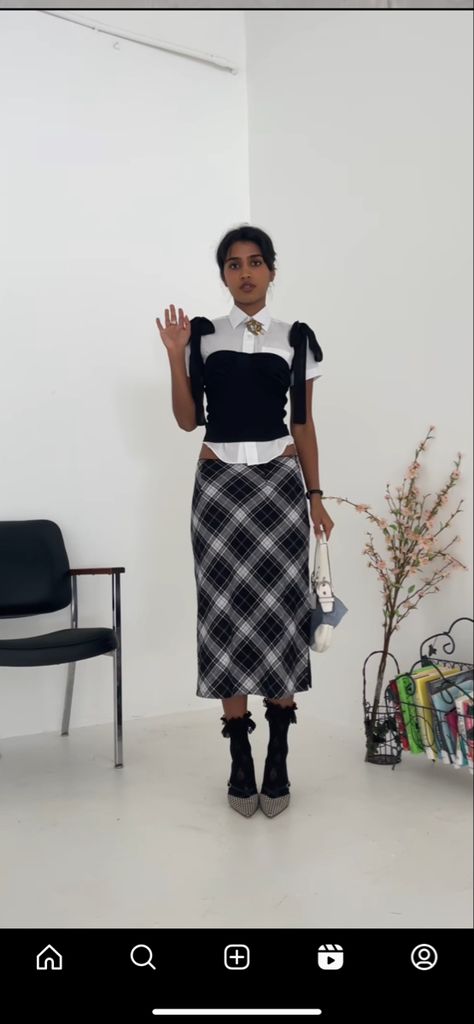 Checkered Skirt Outfit, Midi Skirt White, Fall Closet, Checkered Skirt, Skirt White, Vest Shirt, Skirt Outfit, White Skirts, Skirt Outfits