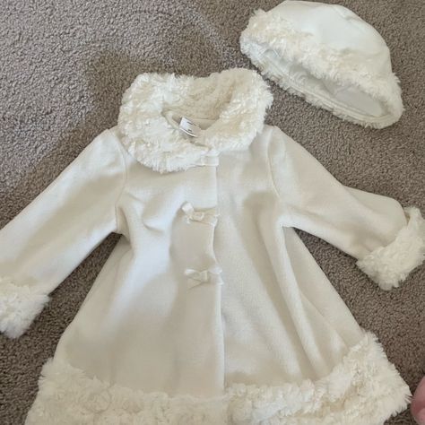 Nwot Beautiful Coat My Daughter Never Had A Chance To Wear It Size 9m Comes With Hat Never Had A Chance, Vintage Kids Clothes, Kitty Baby, Nails Colors, Baby Fits, White Cover, Dream Baby