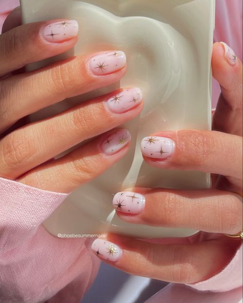 Star Nail Designs Simple, Short Nails Different Designs, Mail Designs Short Nails, Cute Gel Polish Nails, Clear Nails With Design Short, Chrome Star Nails Designs, Chrome Star Nails Short, Simple Nails Biab, Starry Gel Nails