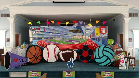 Sports Theme Stage Decor, Sports Day Stage Decoration Ideas School, Sports Stage Design, Sports Day Decoration, Soft Board Decoration, Pillar Decorations, Olympic Theme Party, Stall Decorations, Sports Theme Classroom