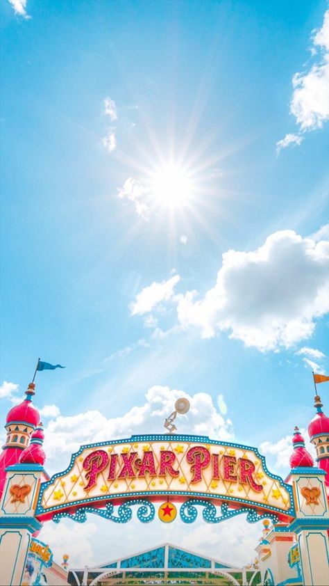 Disneyland Iphone Wallpaper, Pier Wallpaper, Photo Instagram Aesthetic, Pixar Pier, Disney Picture Ideas, Disneyland California Adventure, Disney Photo Ideas, Disney Wallpapers, Disney Background