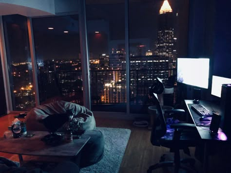 Luxury Gaming Setup, Luxury Computer Room, Gaming Night Aesthetic, Cozy Battlestation, Luxury Gaming Room, Cozy Gaming Room, Appartement New York, Gamer Room Diy, City Lights At Night